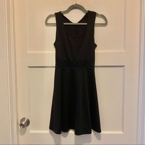 Black Sleeveless Scoop Neck Lace Belt Dress | S